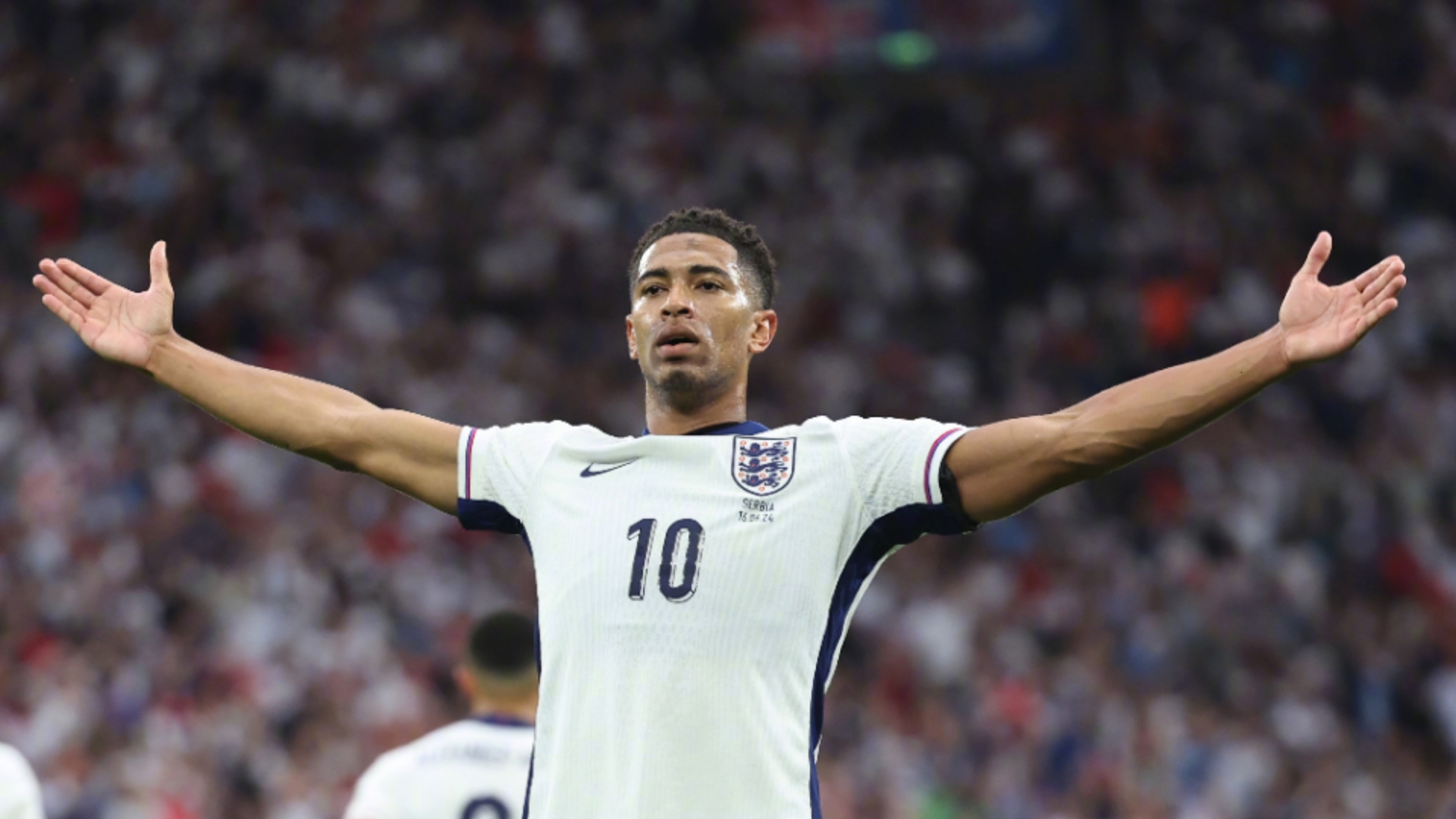 半场战报：美因茨0-1佛罗伦萨，佐姆破门