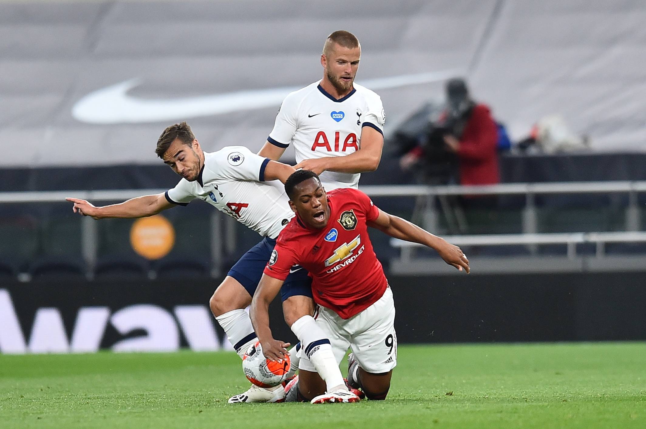 纳帅谈施蒂勒落选：和球员沟通过了，斯图加特对此不满才正常