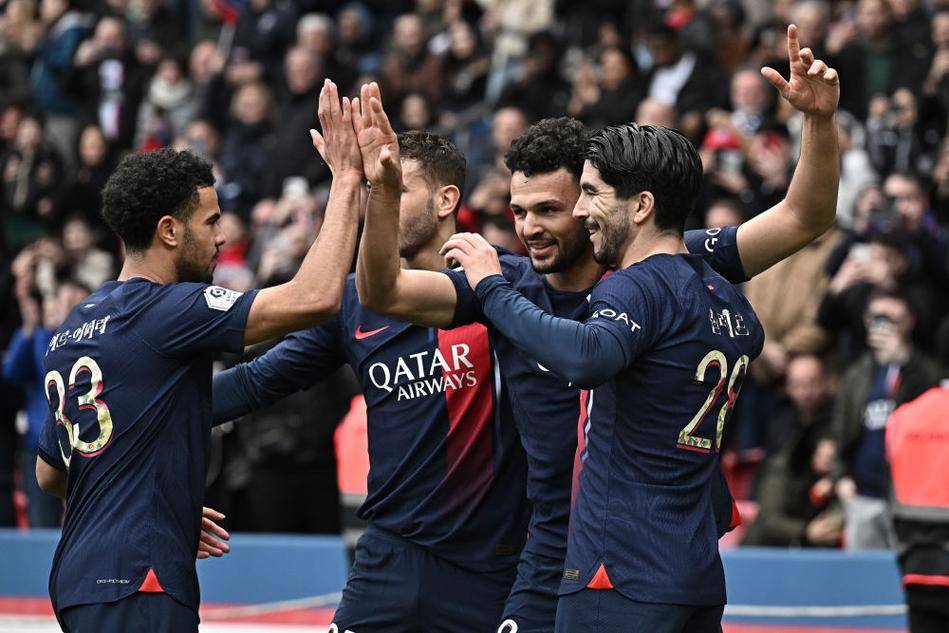 都体：尤文要求斯帕莱蒂遵守正装规定，比赛时不可以穿运动服