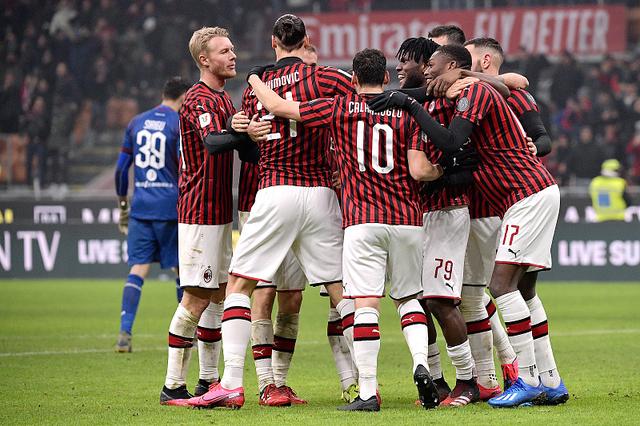 荷兰女国脚罗尔德公开谈论与女友恋情，两人曾因亲密照片受批评