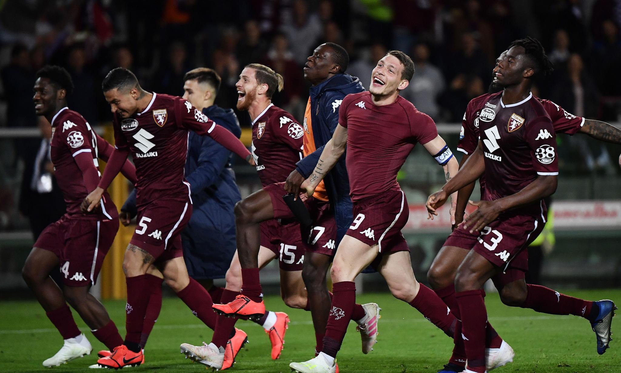 曼联计划在2026年签下巴莱巴，布莱顿可能接受7500万英镑报价，维拉考虑出售博加德以提升财务能力。