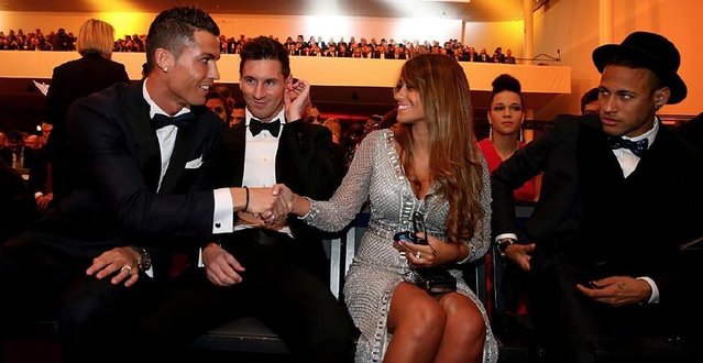 詹姆斯更新社媒：那些黑子们真走上球场，当场就会吓得尿裤子