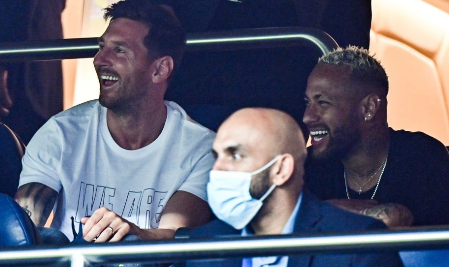 德佩荷兰队史自然年客场进球数第2，仅次于范巴斯滕