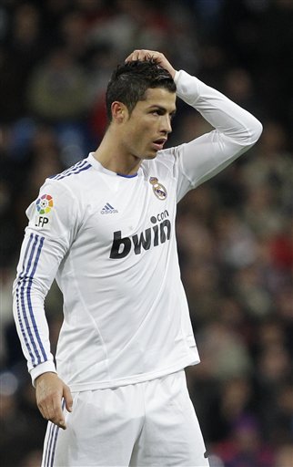 被罚下2人后输球！皇马电视台愤怒：内格雷拉制造的裁判